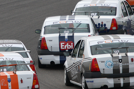 Veel en Close racing voor weinig budget/Thomas Bakker